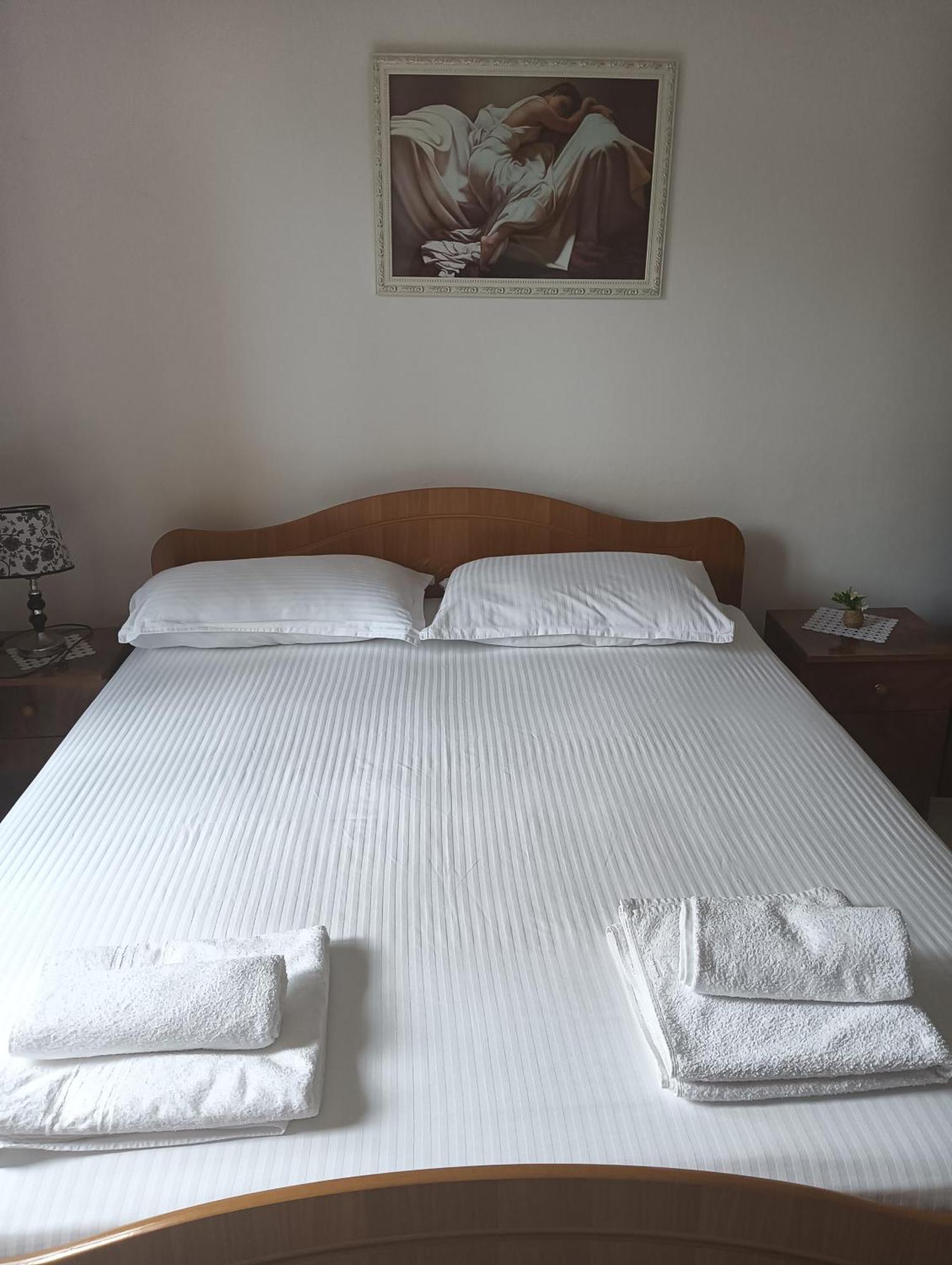 Vila Aliaj Luxury Apartment With 2 Rooms With Private Wonderful Terrace Durres Exterior photo