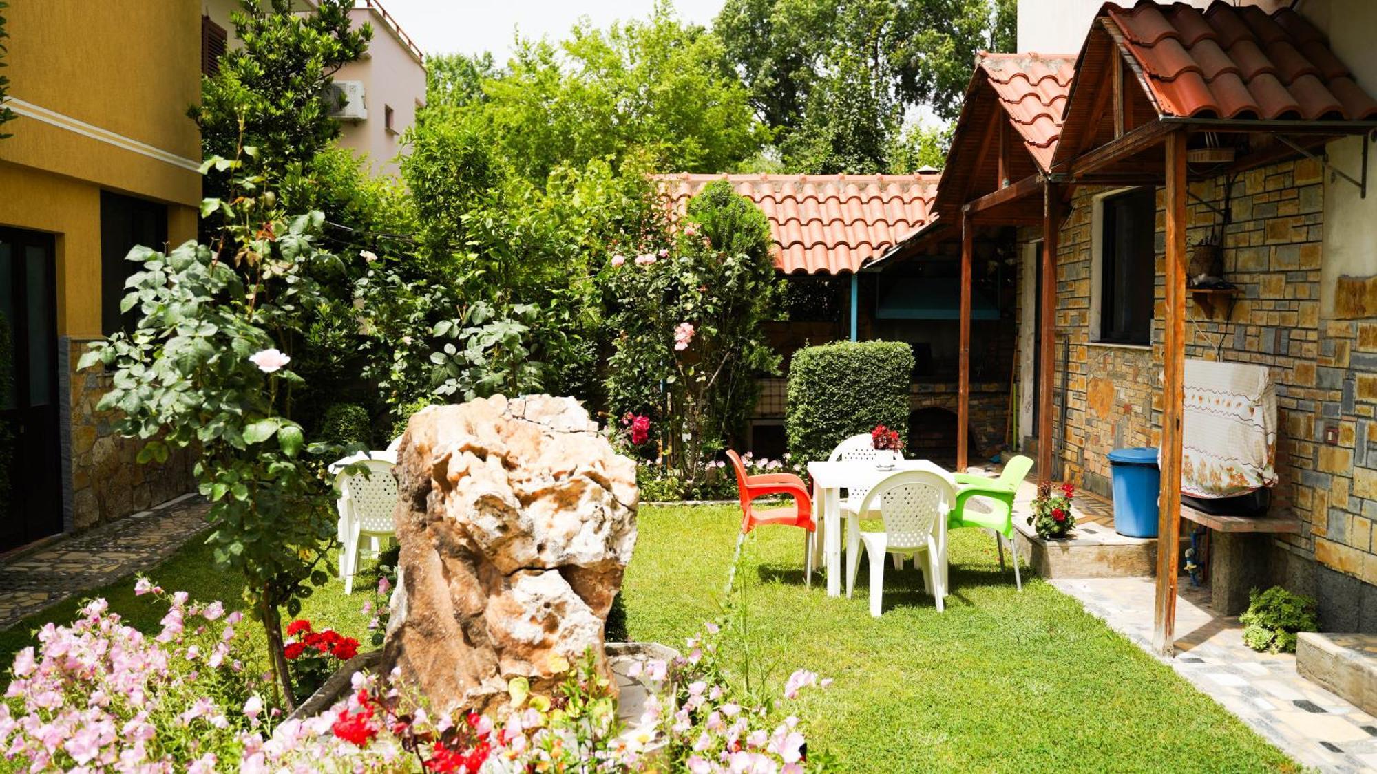 Vila Aliaj Luxury Apartment With 2 Rooms With Private Wonderful Terrace Durres Exterior photo