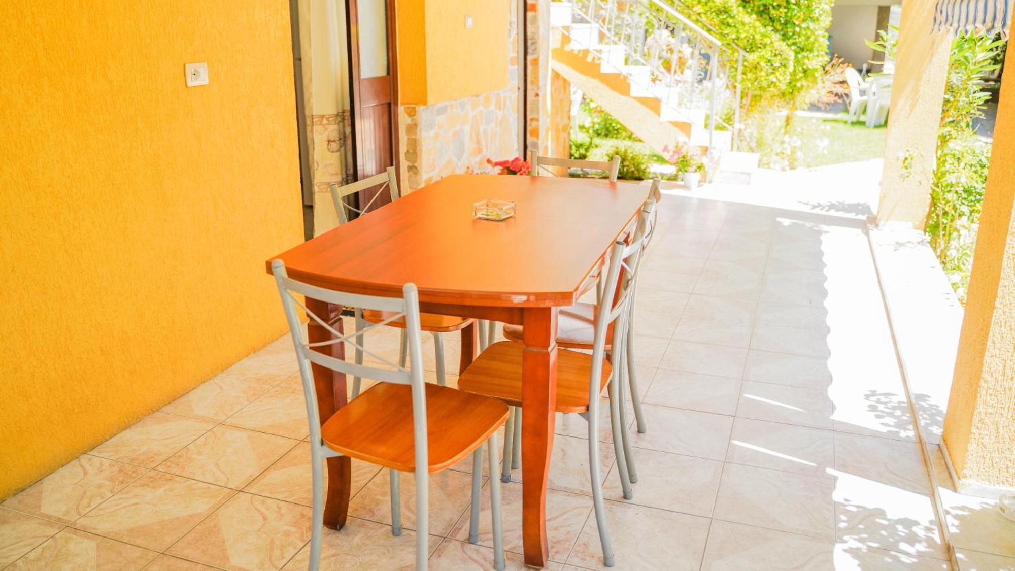 Vila Aliaj Luxury Apartment With 2 Rooms With Private Wonderful Terrace Durres Exterior photo