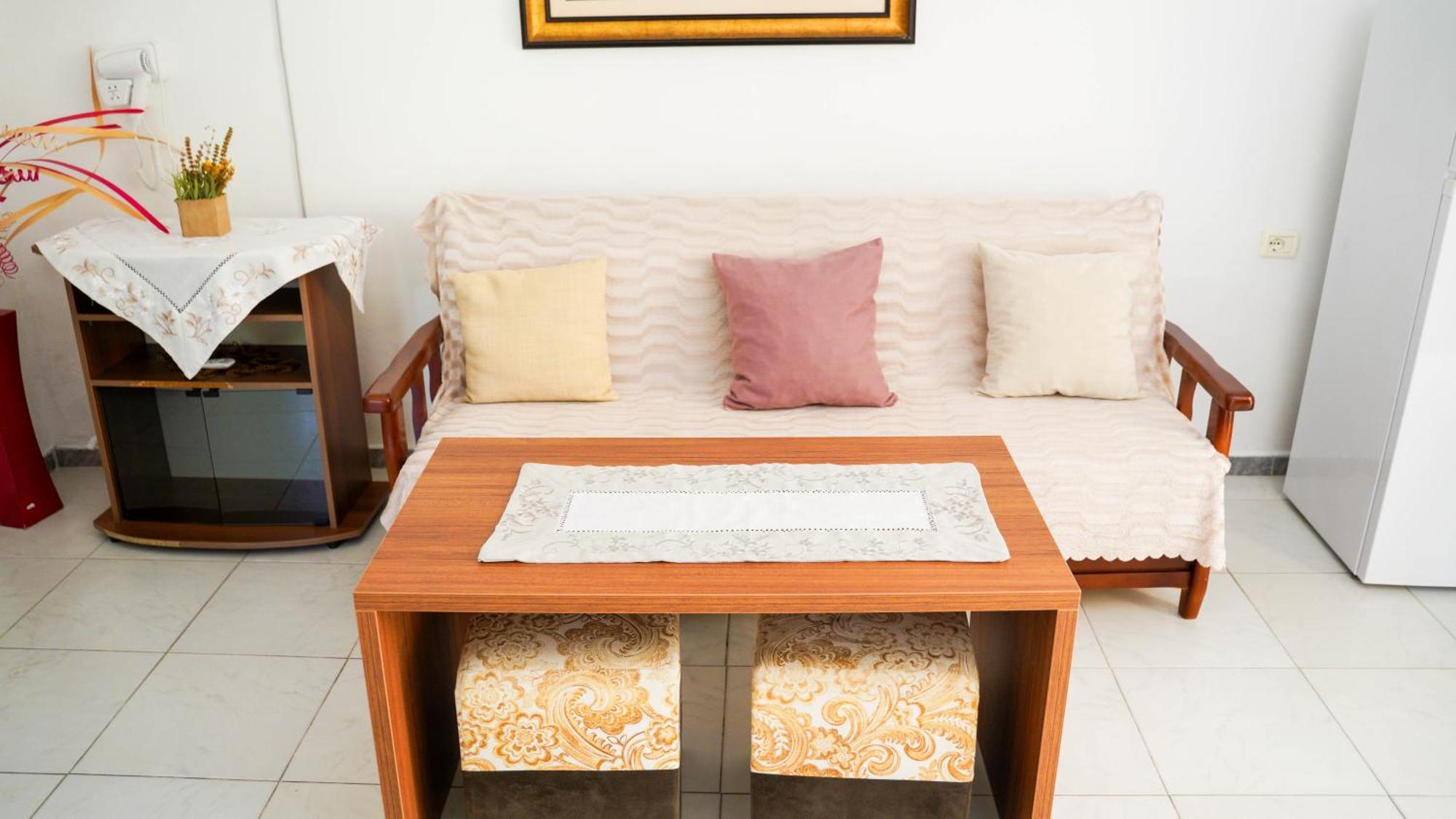 Vila Aliaj Luxury Apartment With 2 Rooms With Private Wonderful Terrace Durres Exterior photo